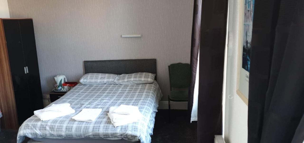 בארו אין פרנס The Lodge Guest Accommodation מראה חיצוני תמונה